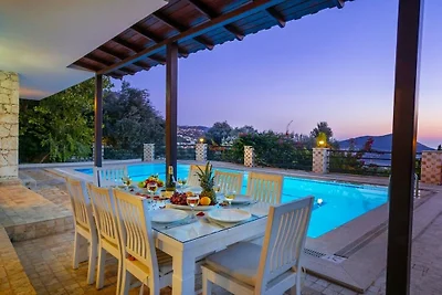Villa in Kalkan mit Schwimmbecken