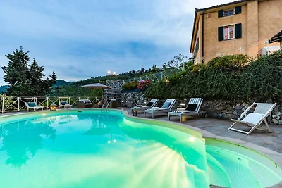 Großzügige Villa in Camaiore mit Terrasse