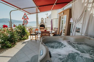 Lussuosa casa vacanze ad Arbanija con vasca...