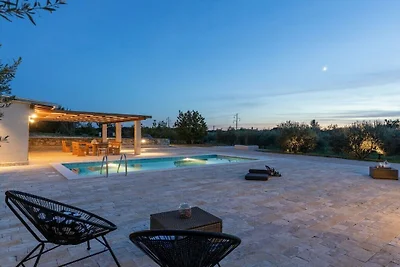 Oliveto mit Pool