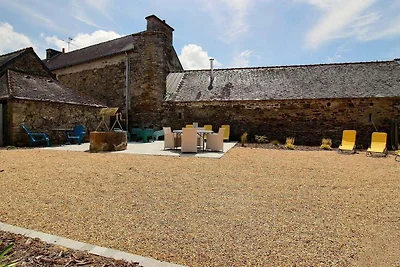 Schönes Ferienhaus in Neulliac