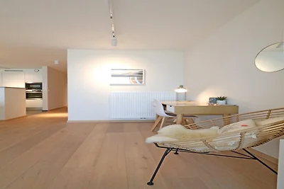 Modern toevluchtsoord met zeezicht en balkon