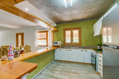 Geräumiges Landhaus mit Garten