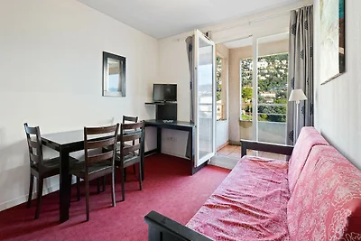 Eine stilvolle, lichtdurchflutete Pool-Oase i...