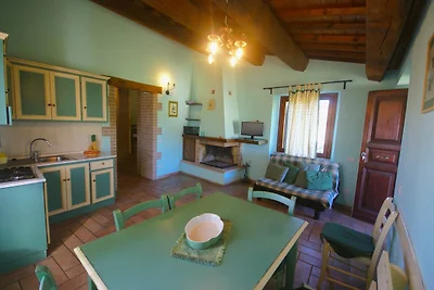 Tranquilla casa vacanze a Sellano con piscina