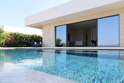 Villa in Tkon mit Schwimmbecken