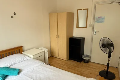 Rahal Hackney |  Double Room Shared washroom