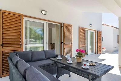 Ampia casa vacanze con piscina