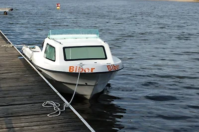 Mit Boot am See "A"