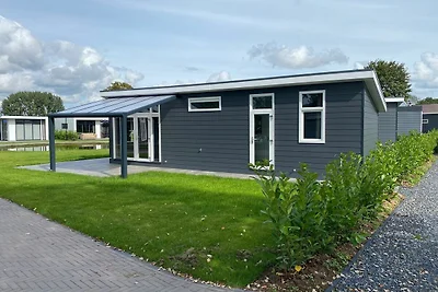 Schönes Chalet in einem Ferienpark in Lathum