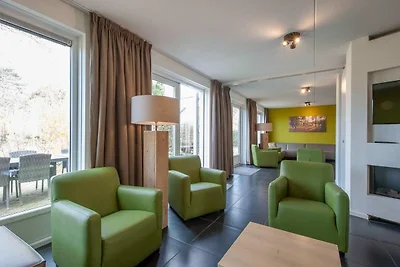 Villa ristrutturata con 5 bagni, situata in u...