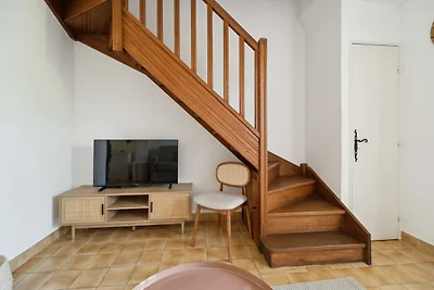 Cazet Cozy - 2BR/6P - Estate with Pool /...