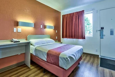 Queensize bed | GehooraccessiMicfridge