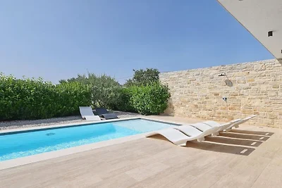 Villa in Kraj, Tkon mit Schwimmbecken