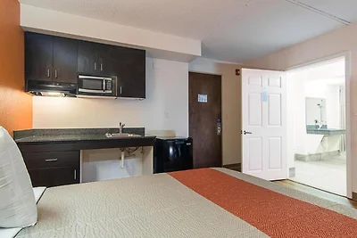 1 Kingsize-Bett, barrierefreie Badewanne,...
