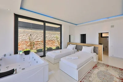 Villa in Kalkan mit Schwimmbecken