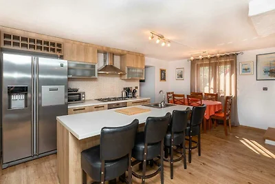Villa mit 4 Schlafzimmern und Swimmingpool