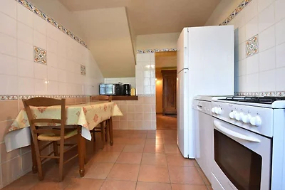 Geräumiges Ferienhaus mit Pool in Faverolles