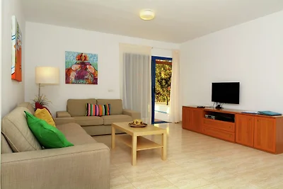 Spaziosa villa a Playa Blanca con piscina