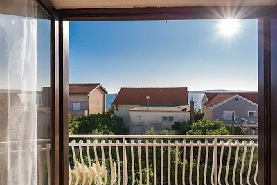 Wohnung in Šibenik-Brodarica mit Balkon
