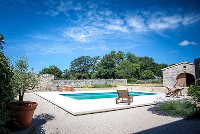Villa in Kurili mit Schwimmbecken
