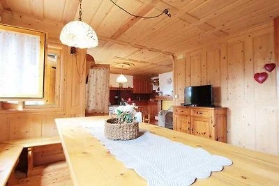 Hervorragende Berghütte aus Holz zwischen Ven...