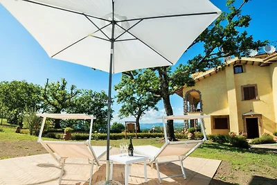 Villa a Montefiascone con spiaggia di mare