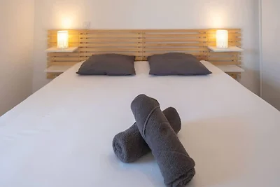 Modernes Strandapartment mit Terrasse