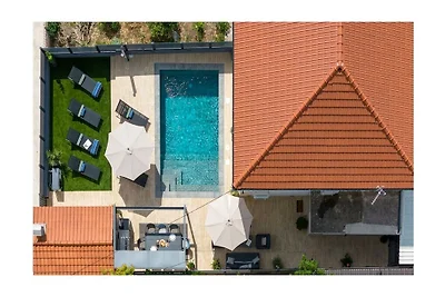Villa in Trogir mit Schwimmbecken