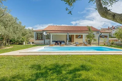 Agatta mit privatem Pool