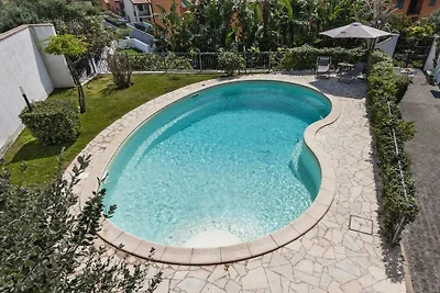 City cottage with garden and pool