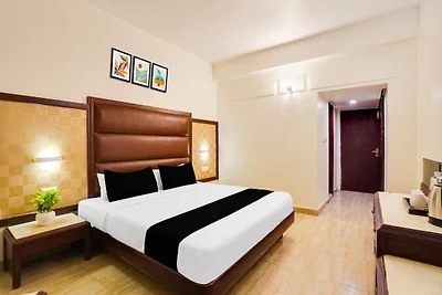 Super Townhouse Oak Silver City Chowk