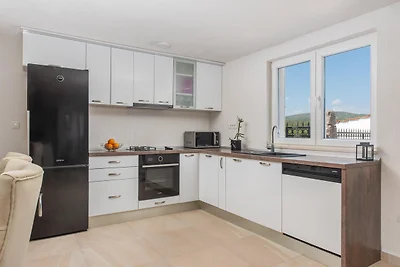 Accogliente villa di montagna per 10 a Slivno