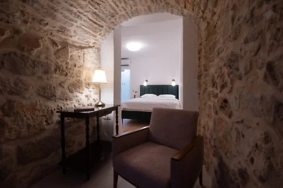 Historisches Steinhaus auf der Insel Vir