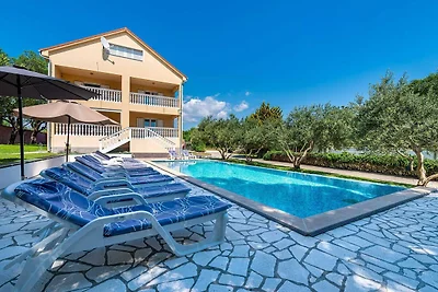 Ferienvillen mit Pool in Kakma