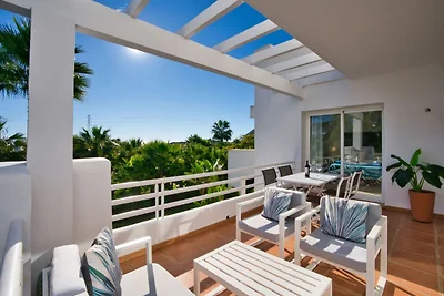 Modern 2-Bedroom Apartment - Alcazaba Lagoon...