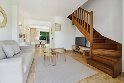 Cazet Cozy - 2BR/6P - Estate with Pool /...