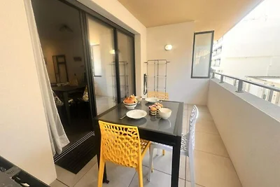 Wohnung in Grau du Roi am Strand