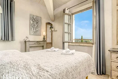 Apartment in Oppède mit beheiztem Pool