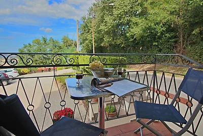 Appartamento con piscina, giardino, BBQ e...