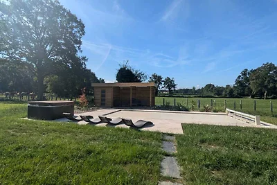 High-End-Villa mit Wellness-Annehmlichkeiten