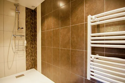 Chalet in malerischem mittelalterlichem Dorf