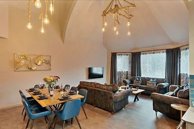 Großzügiges Ferienhaus in Strandnähe mit Whir...