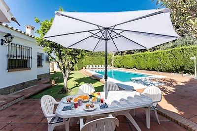 Angenehme Villa in Churriana mit Pool