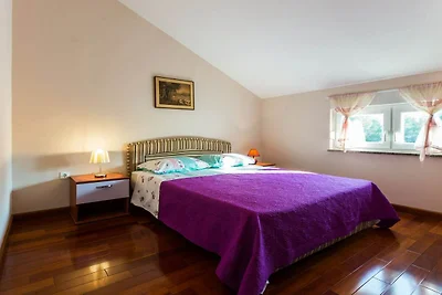 Classic Two Bedroom Apartment with Terrace (o...