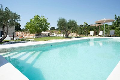 Ferienhaus mit Platz und Pool.