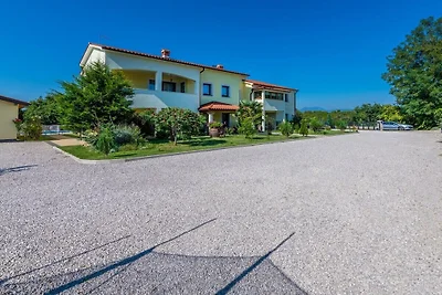 Apartamento vacacional en Labin con piscina.