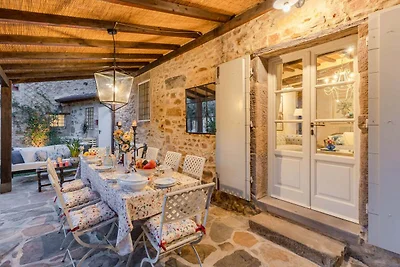 Tradizionale casa colonica in pietra, 8...