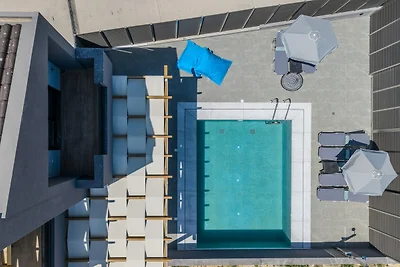 Rosige Villa mit privatem Pool