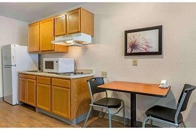 1 Queensize Bed | Ada/ri Douche/nsmk/keuken